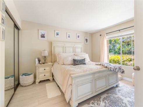 24352 Berrendo 4 , Laguna Hills, CA