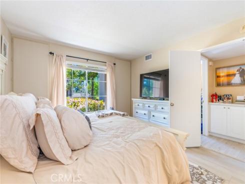 24352 Berrendo 4 , Laguna Hills, CA