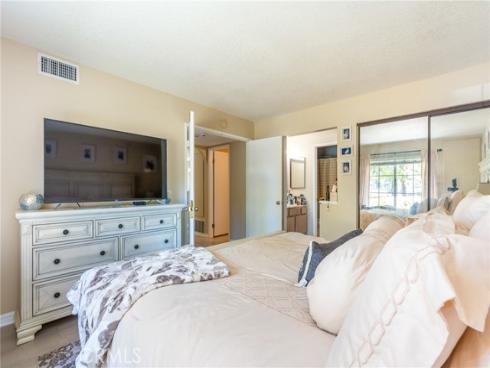 24352 Berrendo 4 , Laguna Hills, CA
