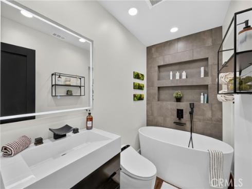 16 Deer Creek Lane, Laguna Hills, CA
