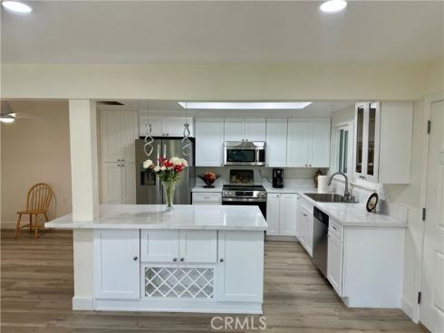 2277 Via mariposa W B