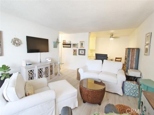 2189 Via Mariposa East C