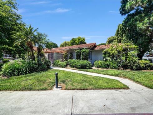 2312 Via Puerta B , Laguna Woods, CA