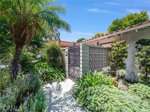 2312 Via Puerta B , Laguna Woods, CA
