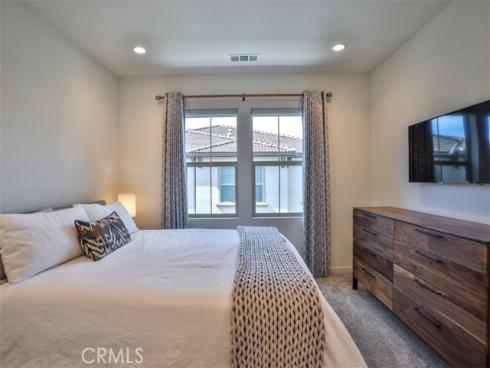 608 White Oaks , Lake Forest, CA