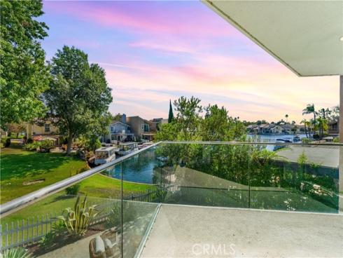 21886 Winnebago , Lake Forest, CA