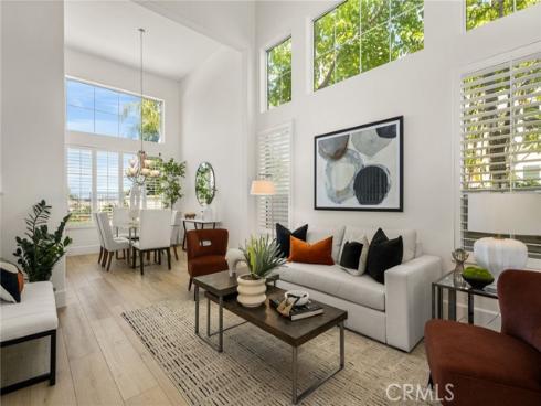 25  La Perla  , Lake Forest, CA