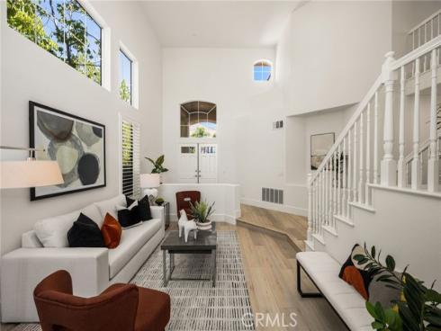 25  La Perla  , Lake Forest, CA