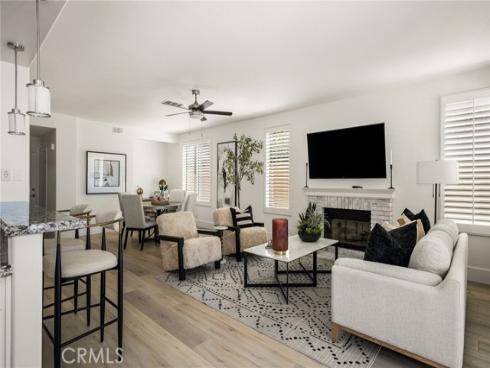 25  La Perla  , Lake Forest, CA