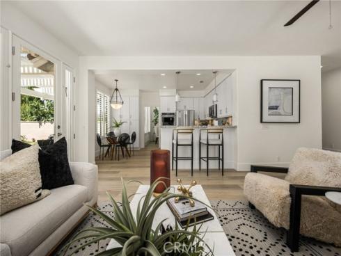 25  La Perla  , Lake Forest, CA