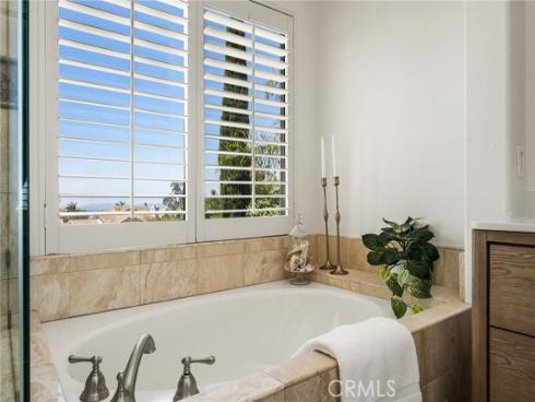 25  La Perla  , Lake Forest, CA