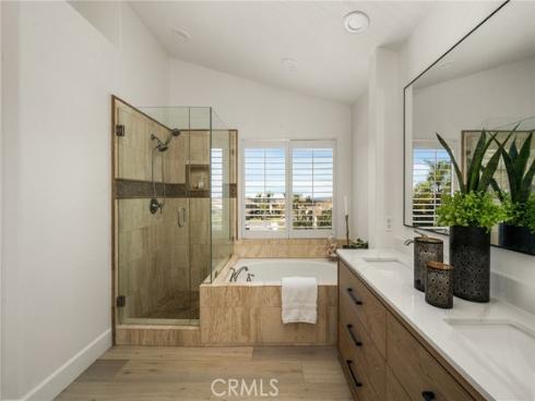 25  La Perla  , Lake Forest, CA