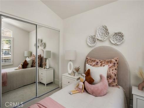 25  La Perla  , Lake Forest, CA