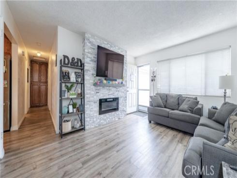 10921 Walnut , Los Alamitos, CA
