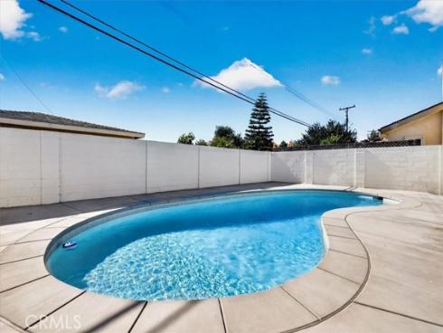 11131  Ticonderoga  , Los Alamitos, CA