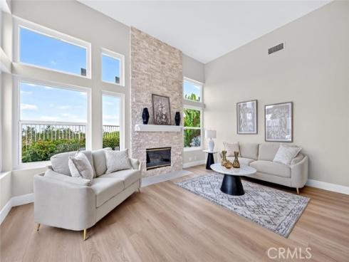 21285 Amora , Mission Viejo, CA