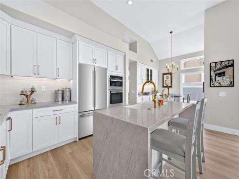 21285 Amora , Mission Viejo, CA
