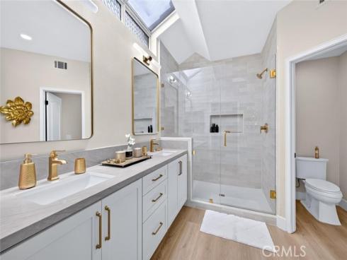21285 Amora , Mission Viejo, CA