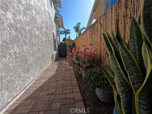 21865 Jinetes , Mission Viejo, CA