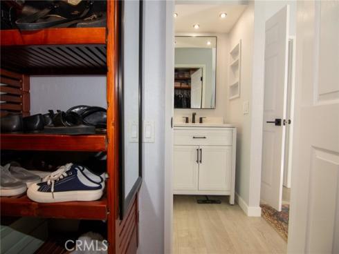 21865 Jinetes , Mission Viejo, CA