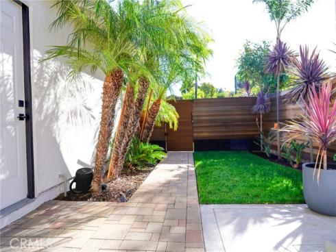 21865 Jinetes , Mission Viejo, CA