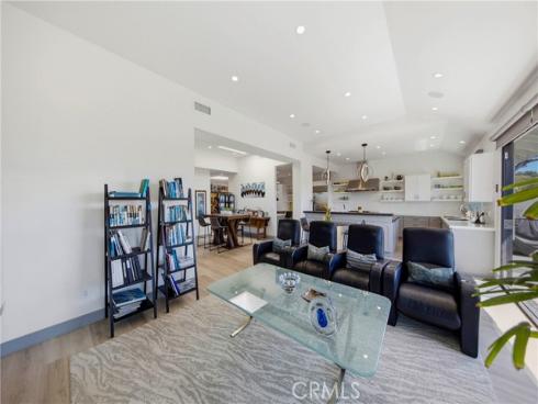 17 Monaco 12 , Newport Beach, CA