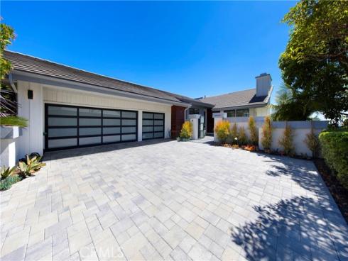 17 Monaco 12 , Newport Beach, CA