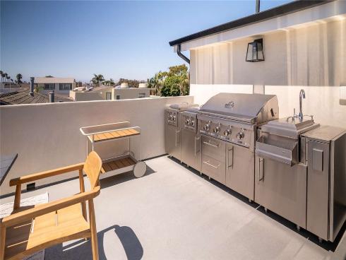 315 E Bay Avenue, Newport Beach, CA