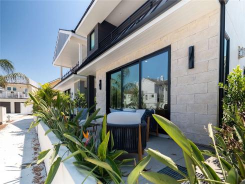315 E Bay Avenue, Newport Beach, CA