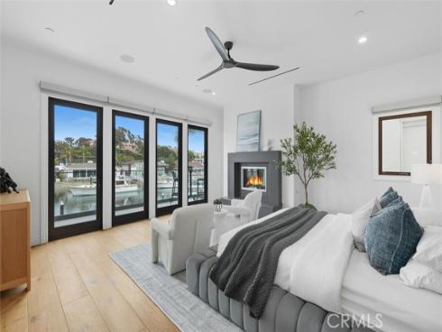 3 Linda Isle , Newport Beach, CA