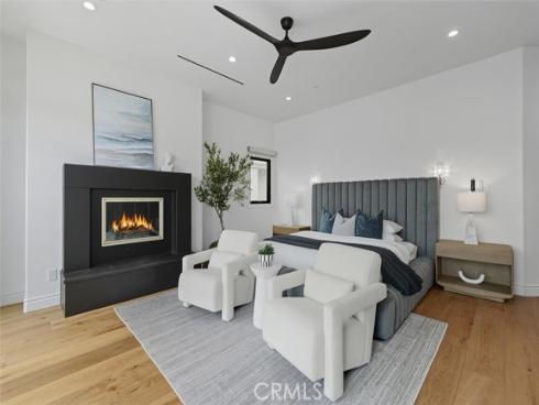 3 Linda Isle , Newport Beach, CA