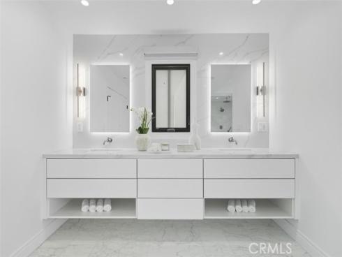 3 Linda Isle , Newport Beach, CA