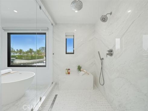 3 Linda Isle , Newport Beach, CA
