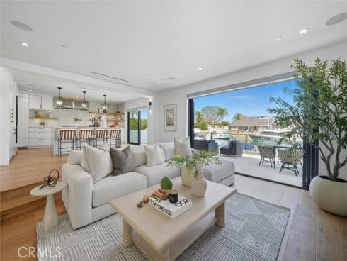 3 Linda Isle , Newport Beach, CA
