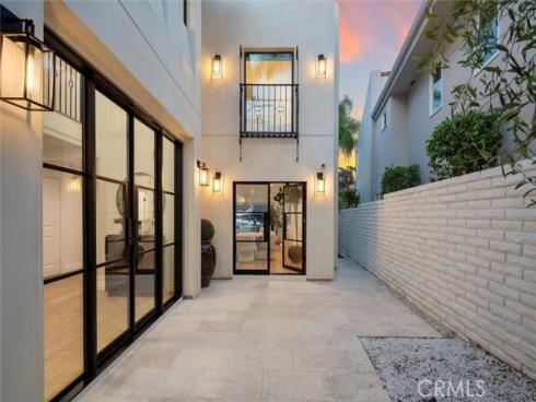 3 Linda Isle , Newport Beach, CA