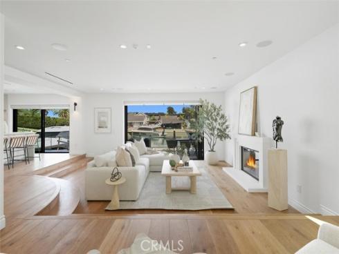 3 Linda Isle , Newport Beach, CA