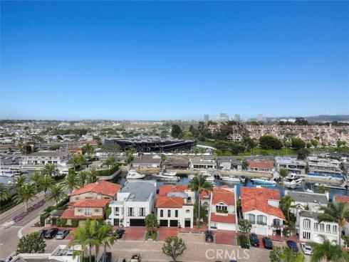 3 Linda Isle , Newport Beach, CA