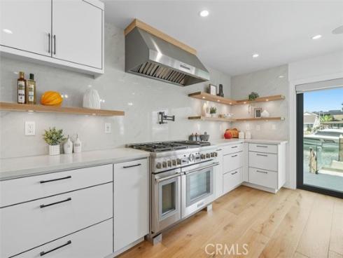 3 Linda Isle , Newport Beach, CA