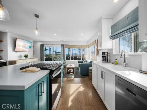 700 E Oceanfront , Newport Beach, CA