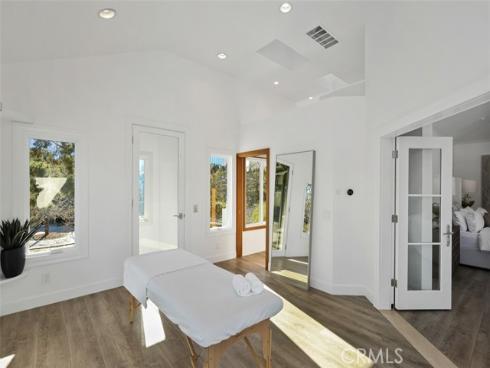21 Lochmoor , Newport Beach, CA