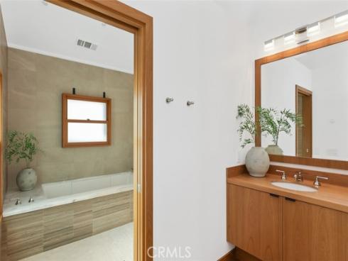 21 Lochmoor , Newport Beach, CA