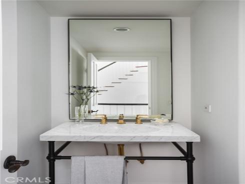 212 Kings Pl , Newport Beach, CA