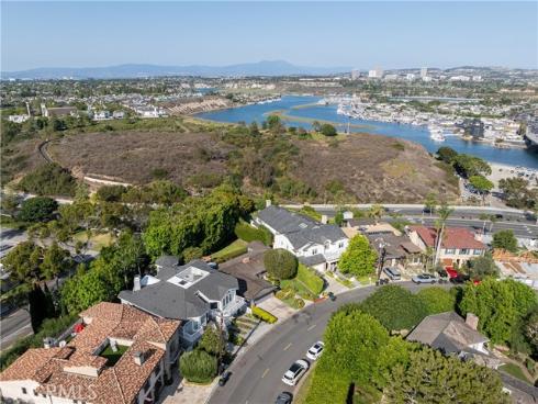 212 Kings Pl , Newport Beach, CA