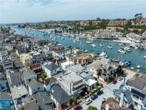 327 Onyx , Newport Beach, CA