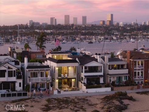 1123 E. Balboa