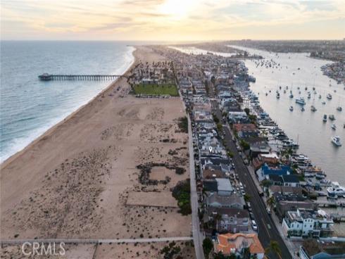 1123 E Balboa  , Newport Beach, CA