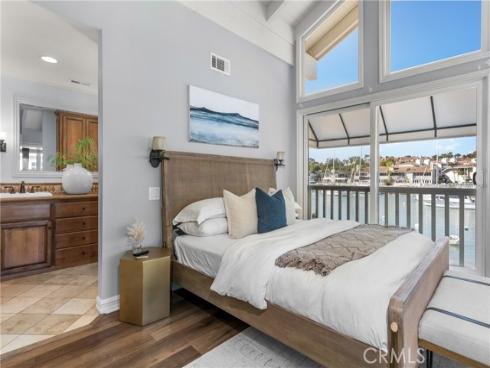 1011 N Bay Front , Newport Beach, CA