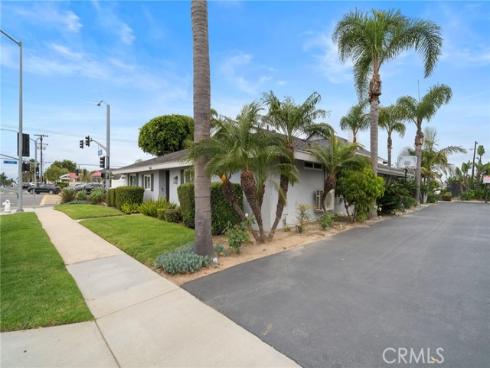 2528 University Drive, Newport Beach, CA