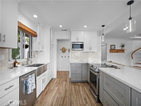 2528 University Drive, Newport Beach, CA
