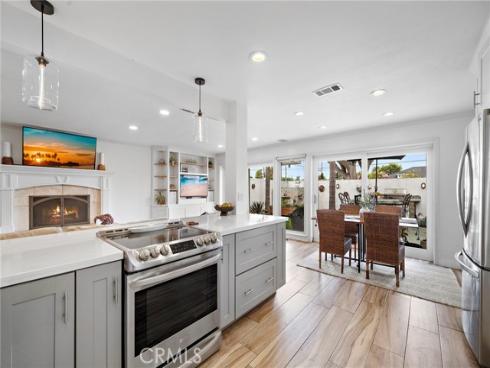 2528 University Drive, Newport Beach, CA